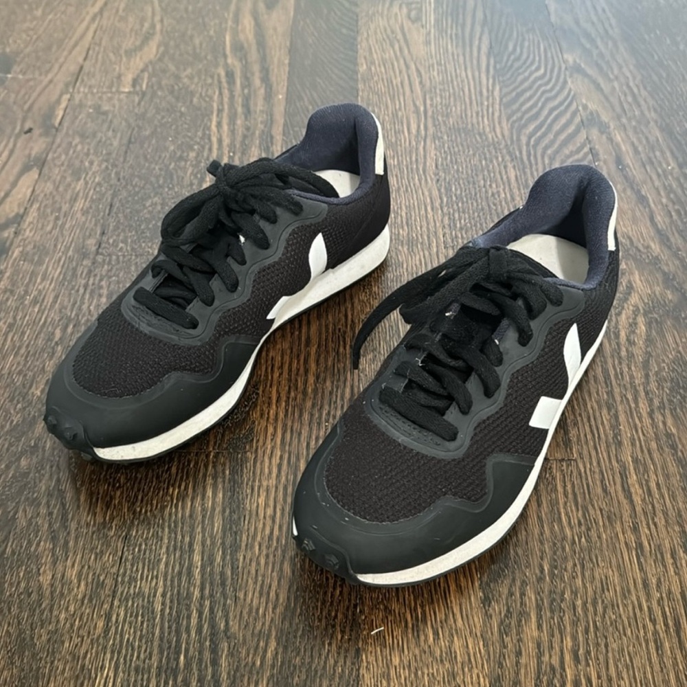 Veja SDU black sneakers women’s size 37 6.5